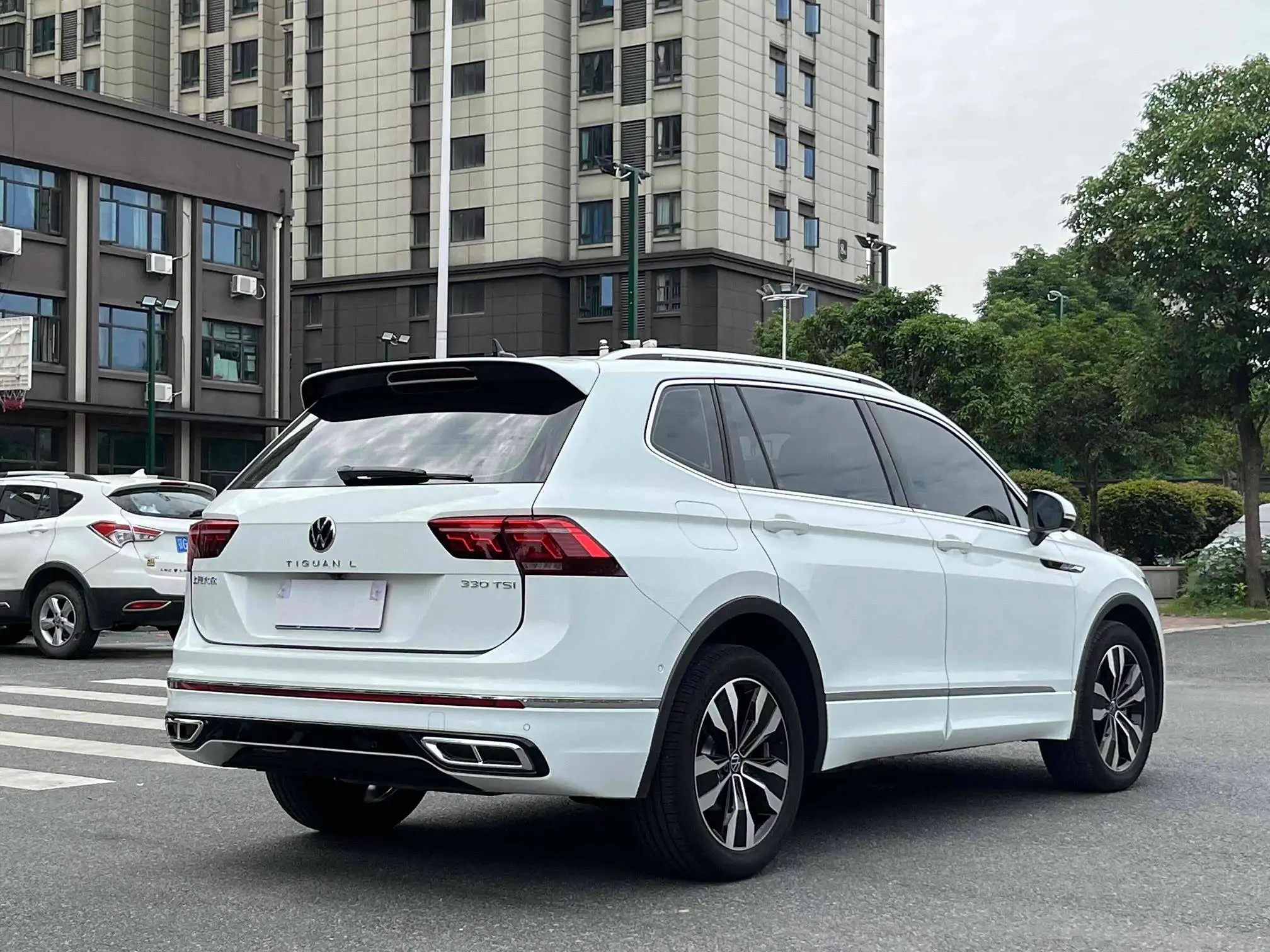 2022 Volkswagen Tiguan L Comfort Edition 330TSI Turbo 8L бензин/газ 2WD автоматический 17 металлический багажник на крышу кожаный свет FWD левый
