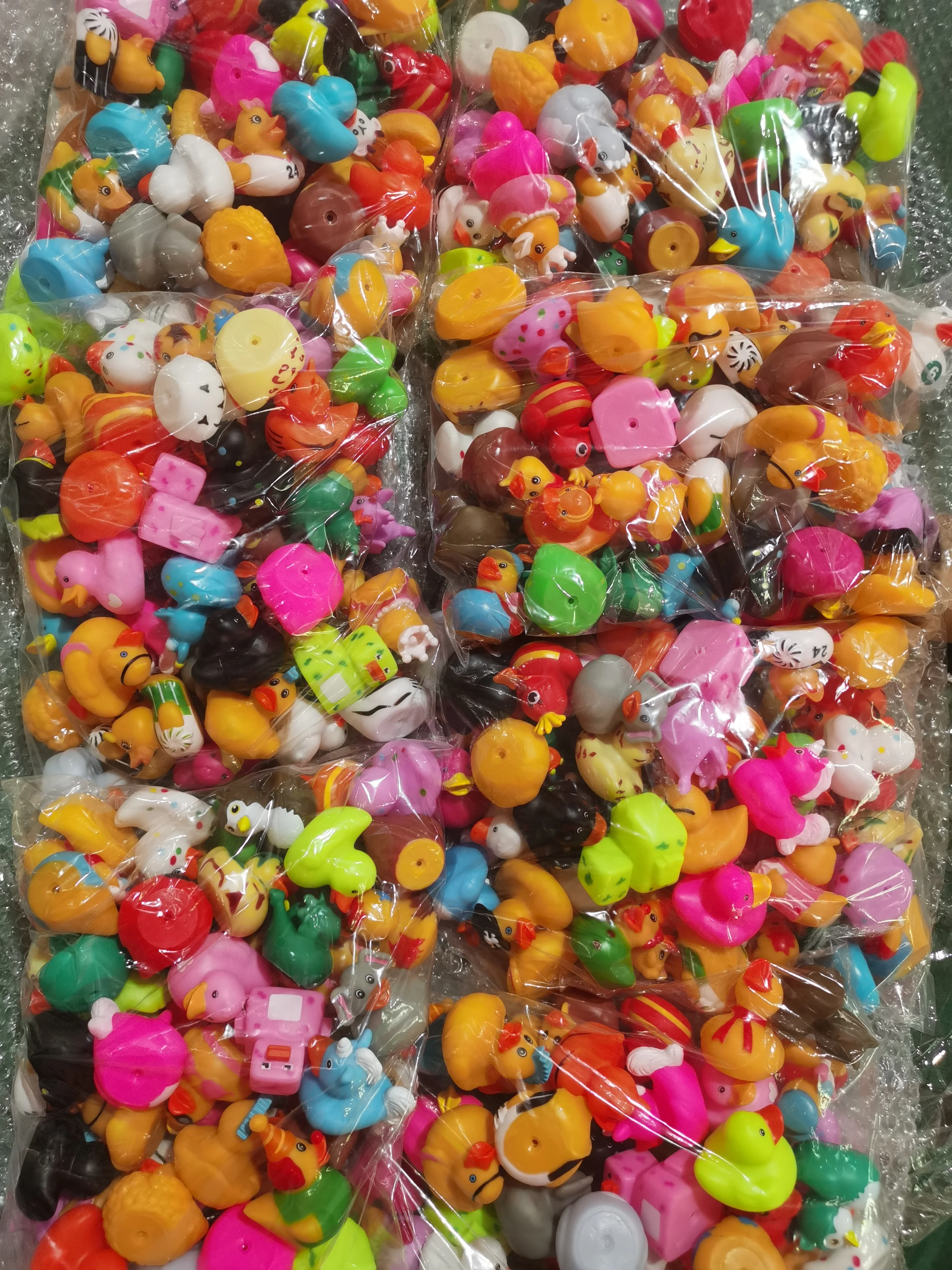 PVC bath duck toys Floating cute baby shower bulk cheap yellow rubber ducks