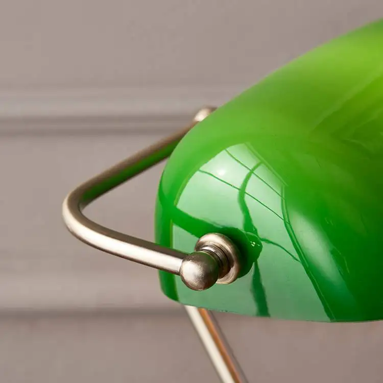 Настольная лампа в античном стиле декоративный прикроватный ретро-светильник из зелёного стекла и латуни сельском