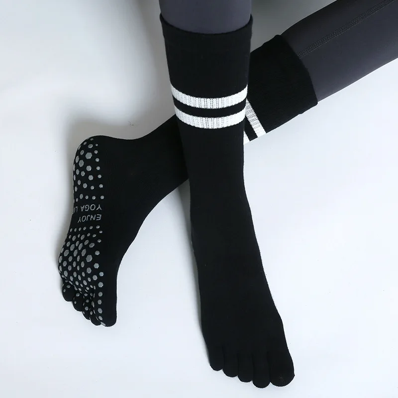 Wholesale Unisex Non Slip five-toe Custom Logo Anti Slip Quick Dry Gym Pilates Grip Yoga Socks 5 Toe stocking