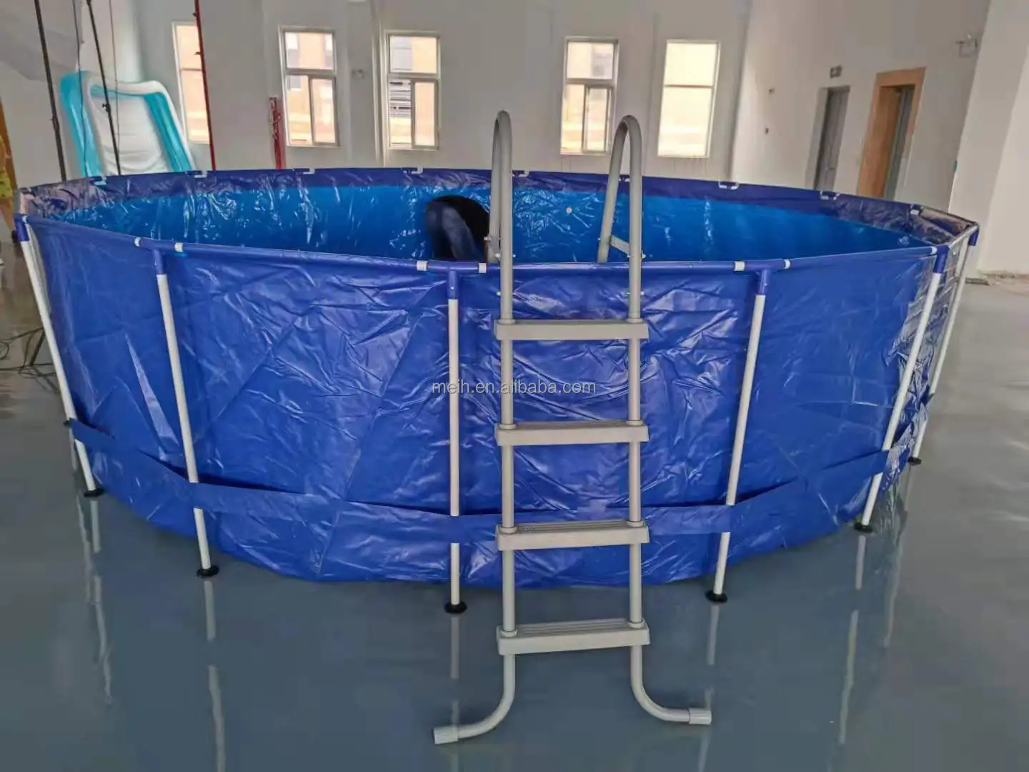 Hot Sale Stock Outdoor Metal Frame Above Ground 16ft Round Swimming Pool 8 People with Easy Set-Up include Pump ladder