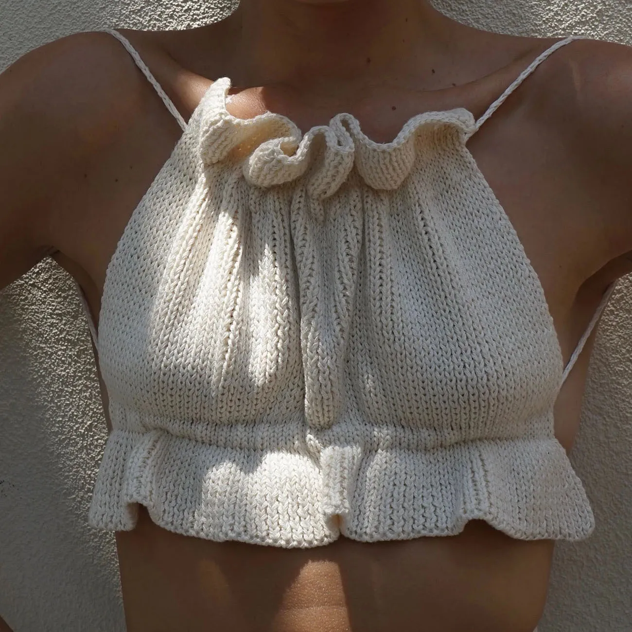 
Customizable Knitted Crochet Tank Tops Sexy Cropped Ruffle Wrinkled Female Bare Backless Women Pull Femme Crop Top Sweater Vest 