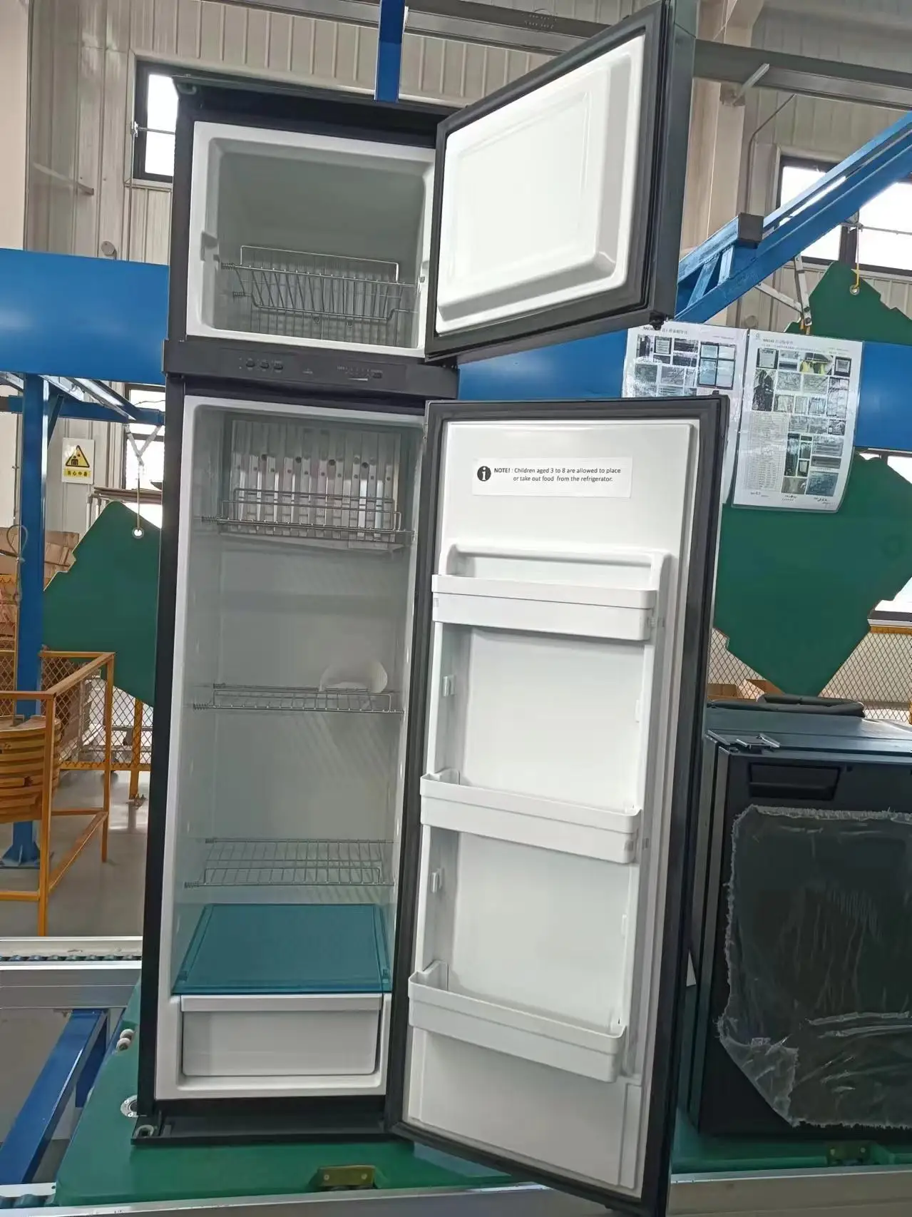 Parago 141L AC 220V/110V DC 12V 24V propane fridge ammonia fridge freezer 3 way Gas Fridge