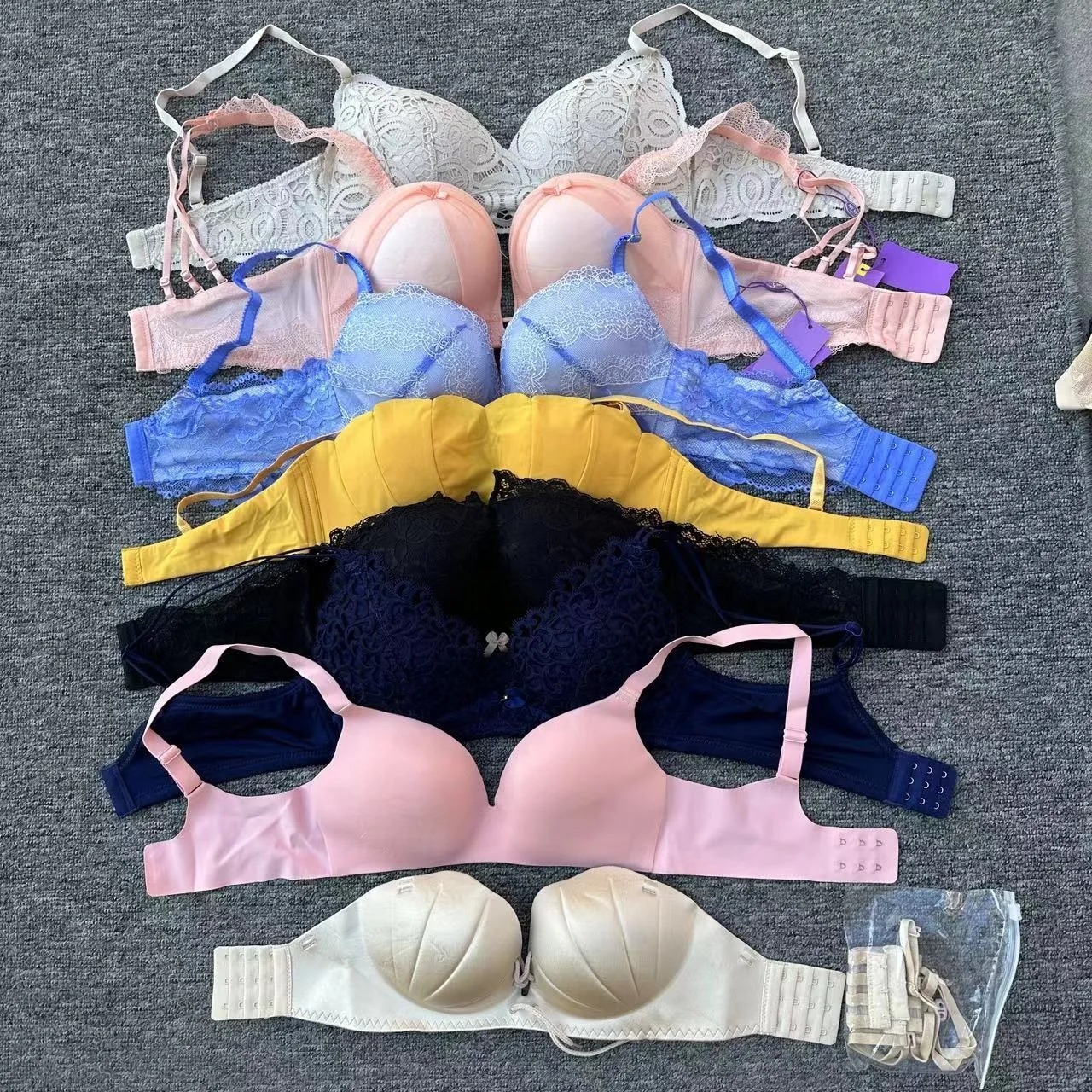 Factory direct selling of cheap fashion bras stock lot clear global trade through Internet website Venezuela Armenia etc.market