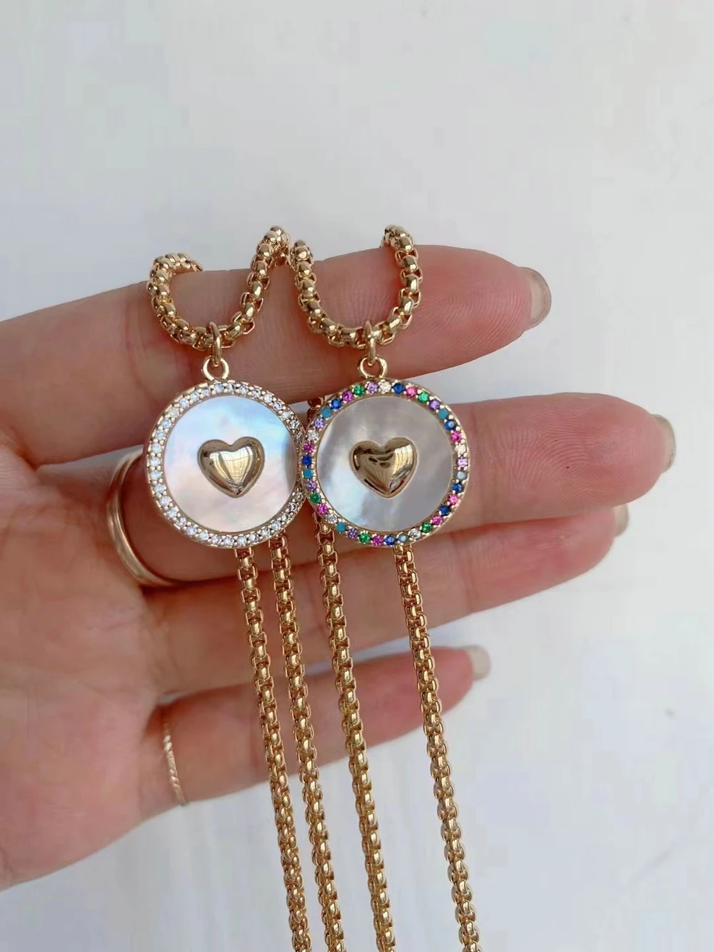 2024 Fashion Gifts Jewelry Natural White Mother of Pearl Shell Round Pendant with Heart Necklace For Women