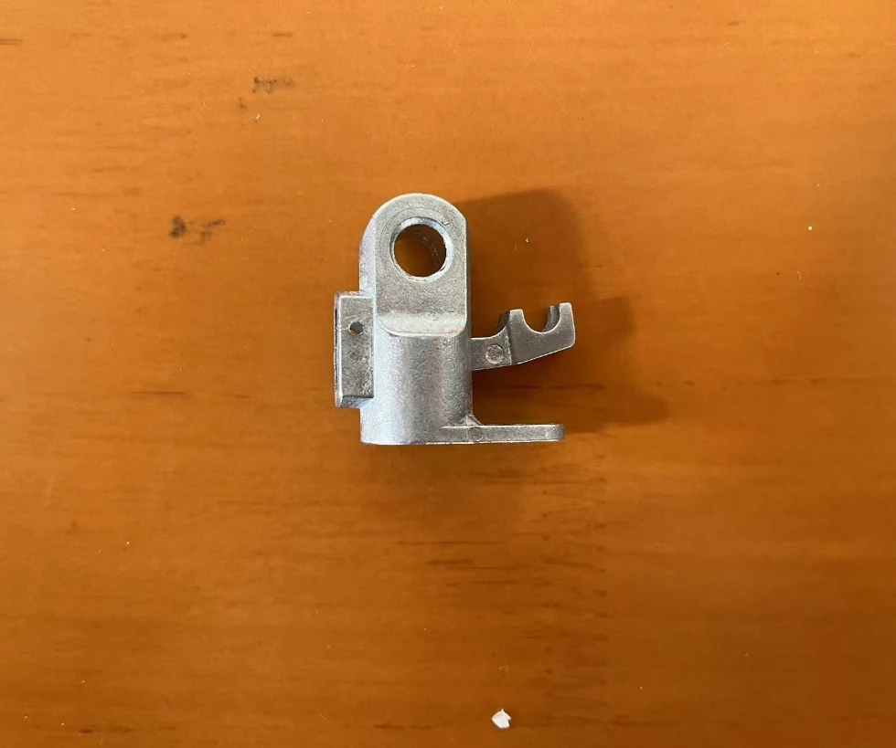 Factory sales seat dining table high quality hardware accessories zinc alloy gas spring connection butterfly buckle joint