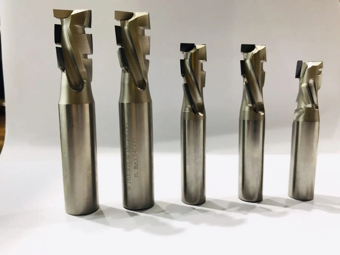 Linfeng 12*24*12 1/2 дюйма SHK Z 2 + поликристаллический Алмазный (PCD) Наконечник инструмент для сжатия фреза с ЧПУ гнездовой резки