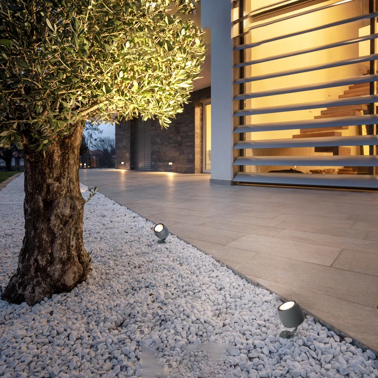 2022 New Arrivals Decorative Outdoor Lawn 10w 20w 30w Ip65 Waterproof Aluminum Glass Led Spotlight Lights