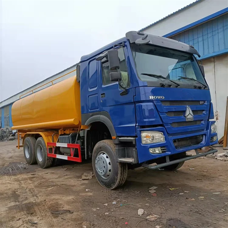 2023 Sinotruk Howo высокое качество 10000л разбрызгиватель автоцистерны 6 м3 новый 4x2 резервуар