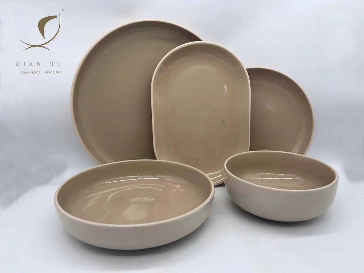 Wholesale 17pcs Vintage Design Enamel Stoneware Dinnerware Set Cheap Price Stock with Gift Box for Restaurants and Weddings