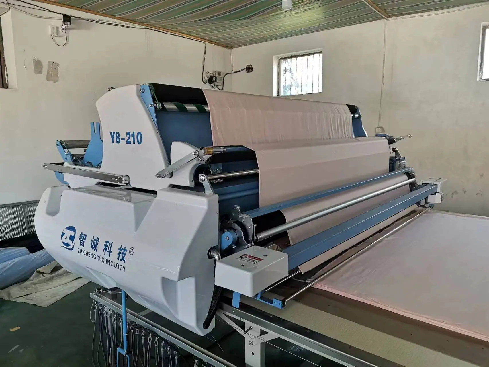 High Efficiency Automatic Cloth Spreader One Year Warranty Fabric Spreading Machine Factory Price