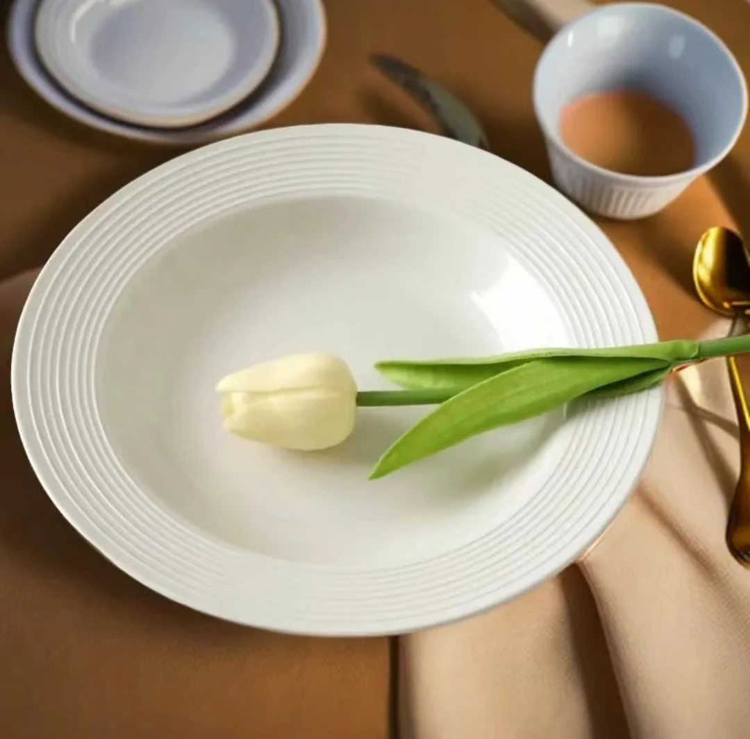 European-Style round Dinner Plate Simple White Western-Style Poodle Design Lead-Free Ceramic Plate for Hotel or Home Use