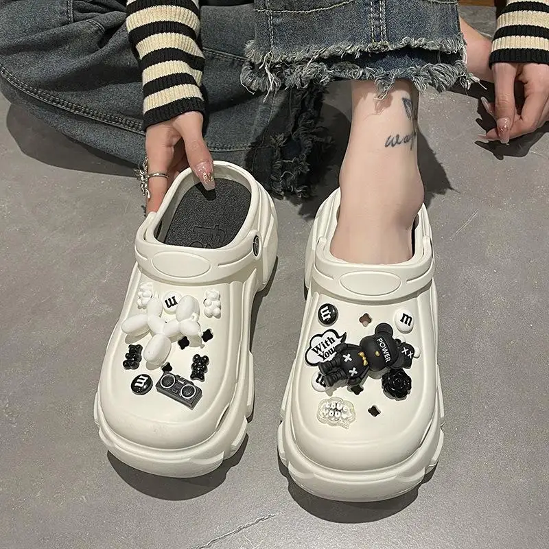 Wholesale summer new thick-soled clogs shoes cartoon design anti-slip couple garden shoes at a good price