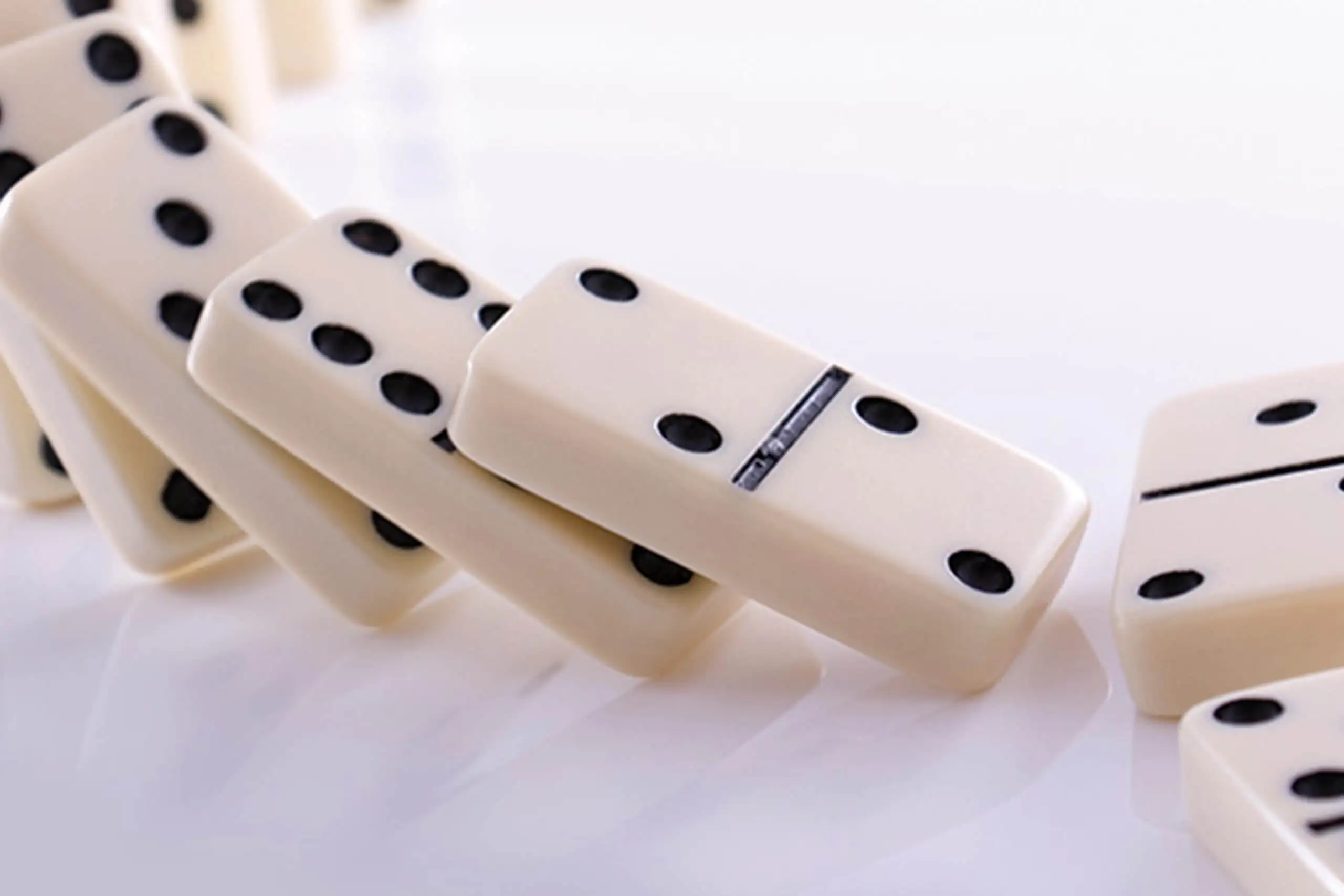 Wholesale Custom Color Double Six Domino Set Bulk Acrylic Plastic Craft Adult Entertainment Toys Featuring Convenient Box