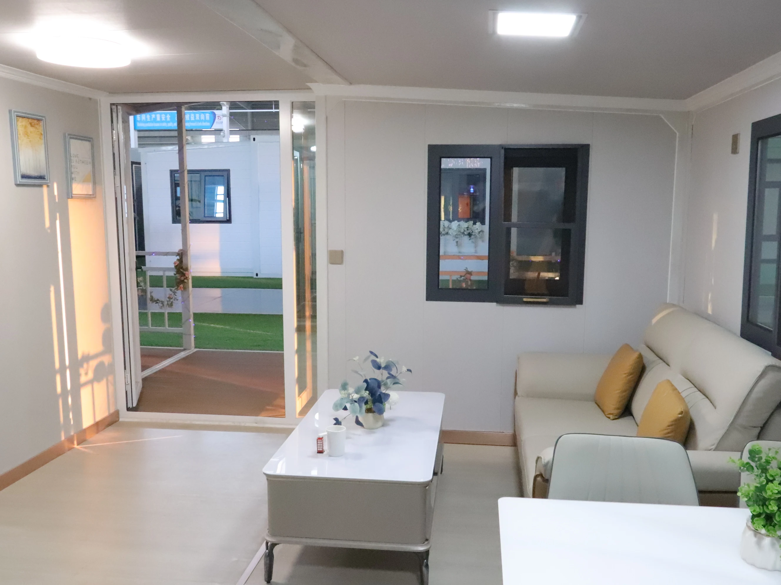 China Cheap 20Ft 40 Ft Luxury Model House Prefab Modular Homes Expandable Container House For Living