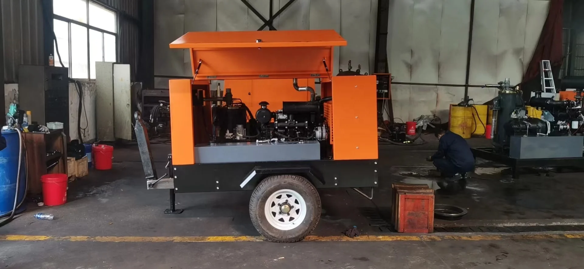 Airstone 25 m3/min 13bar 14bar 22bar Diesel Engine Portable Screw Air Compressor For Mining Work And Jack Hammer