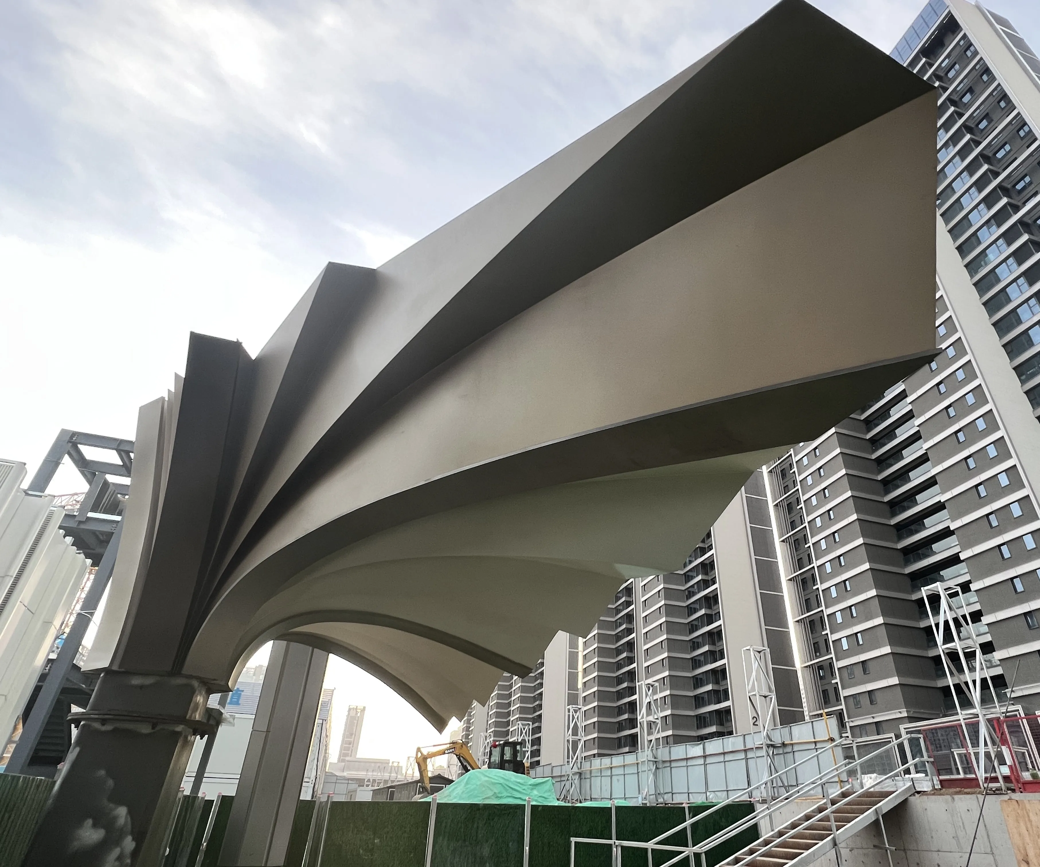 Special-Shaped Aluminum Perfortated Metal Column Cladding For Column Structure Decoration Hyperbolic Seamless Metal Curtain Wall