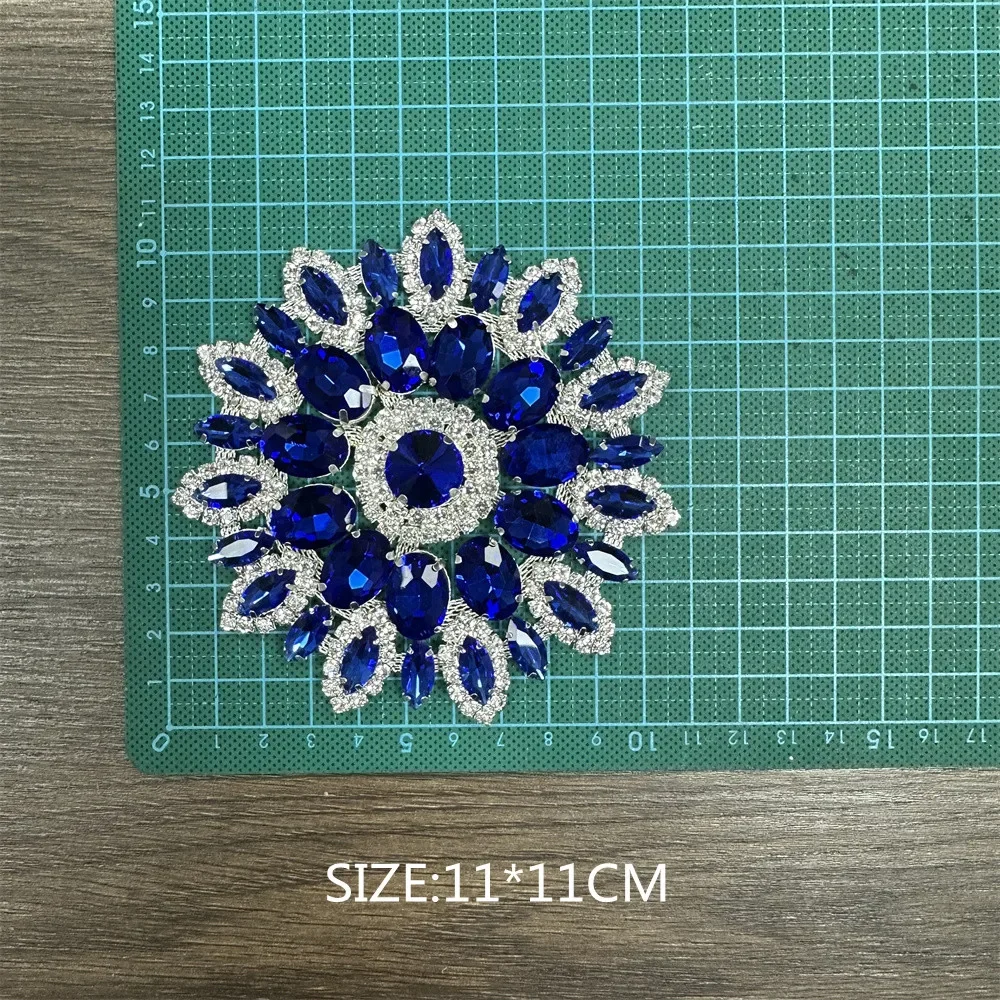 Wholesale  Round Flower Patches Crystal rhinestone applique  Embellishments for Women bridal Dress