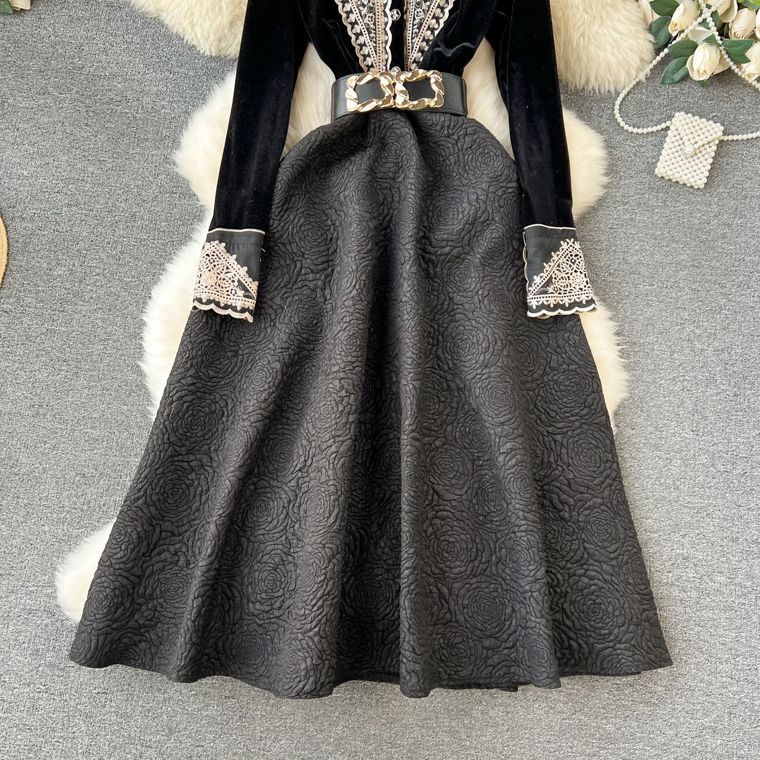 Vintage Court Style court dress Heavy Embroidery Velvet Long Sleeve Designer lace evening dress with Heavy duty process