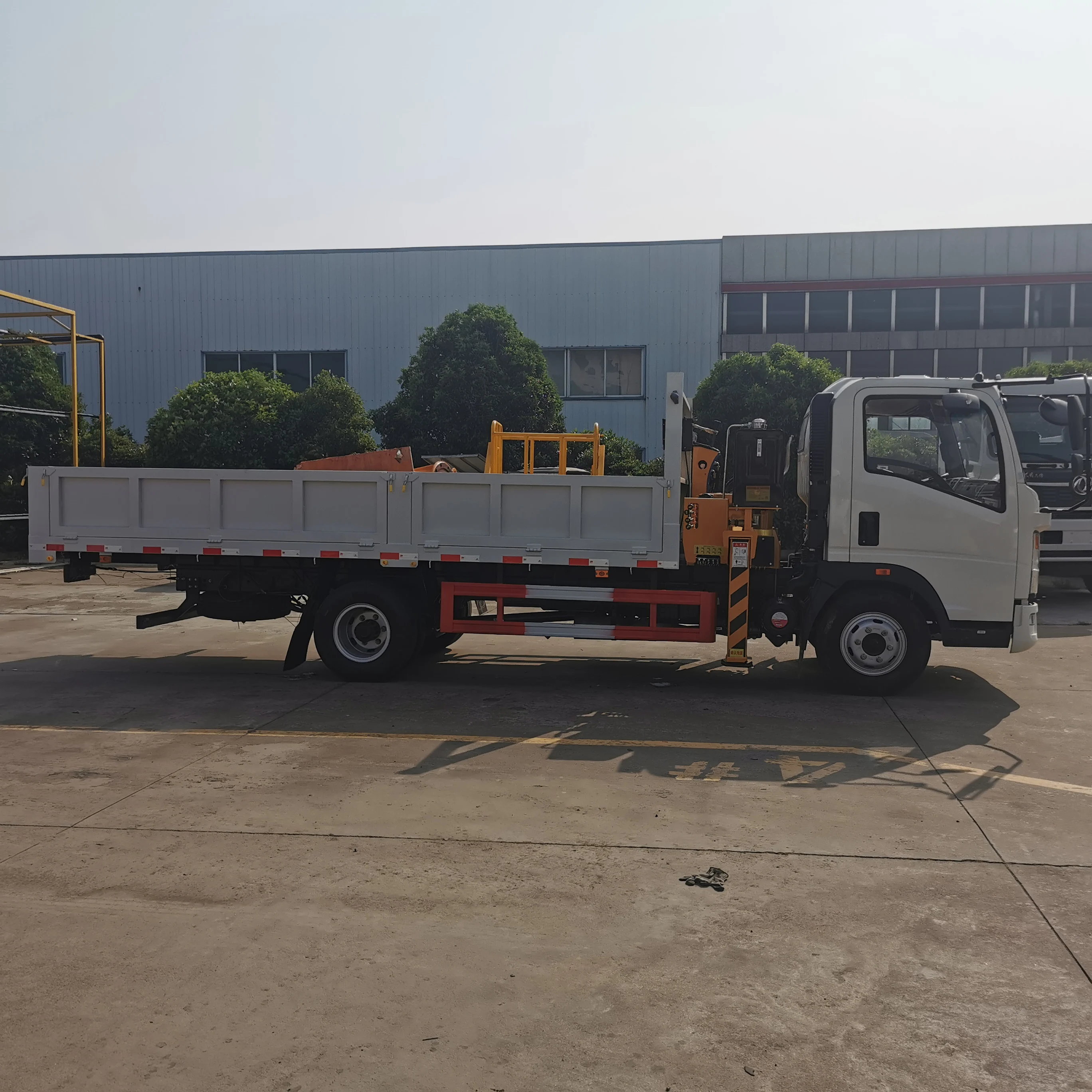 Cheap price good quality famous brand 5tons 6tons 7tons boom arm crane truck