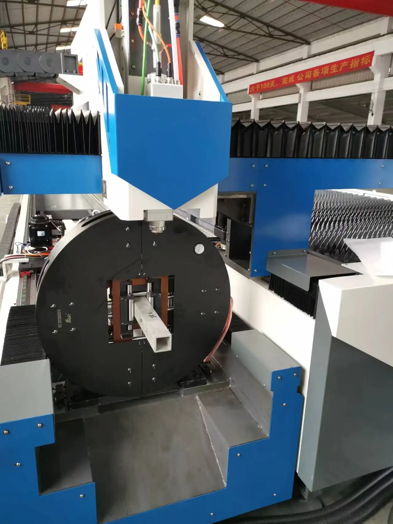 Metal Iron Sheet Fiber Laser Cutter Fiber Laser Cutting Beam Light Cutting Design Signs laser cnc system