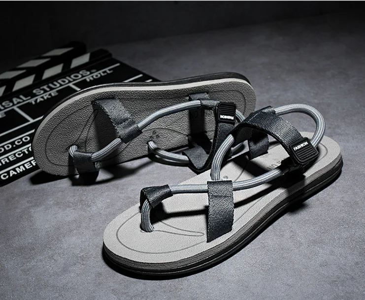 
2021 Flat Open-toe Strap Rubber Casual Sandal Dual-use Slippers Summer Men Beach Women Sandals 
