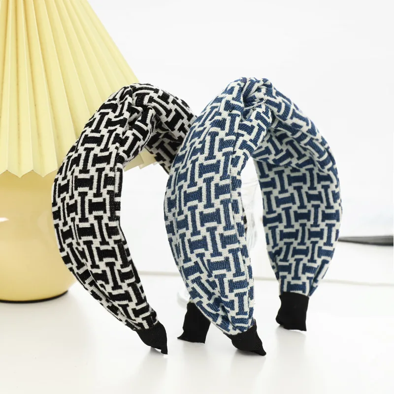 Оптовая продажа 2022, модные фабричные аксессуары для волос ручной работы на заказ, широкая тканевая повязка на голову с буквами и перекрестными лентами для женщин