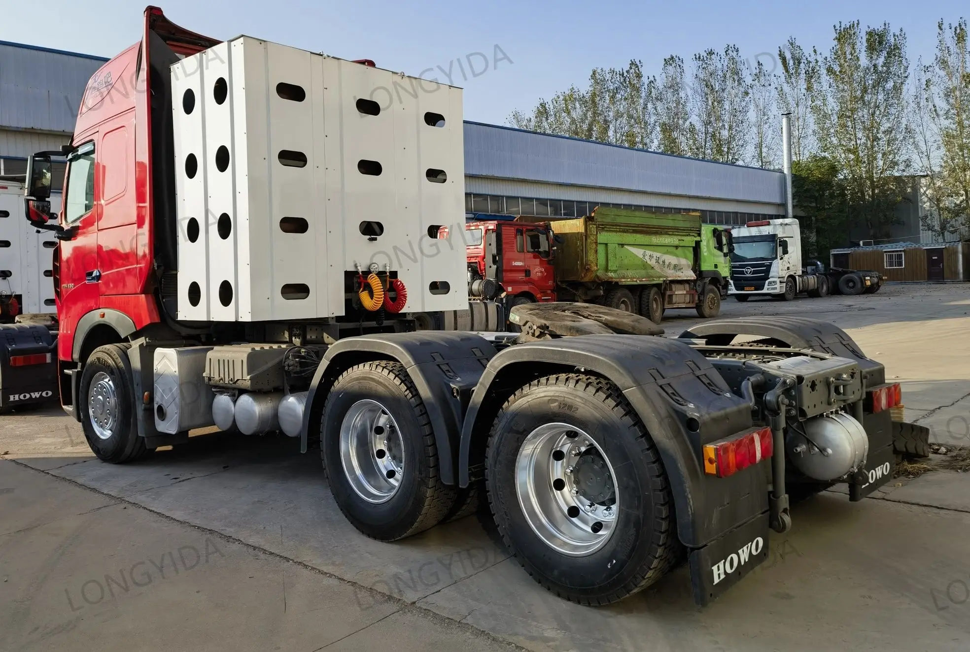 Sino Truck Howo T7H 6x4 CNG 40 Ton Design Manual Transmission Tractor Truck 10 Wheels Steel 450hp 4x2 Air Suspension Left Sale