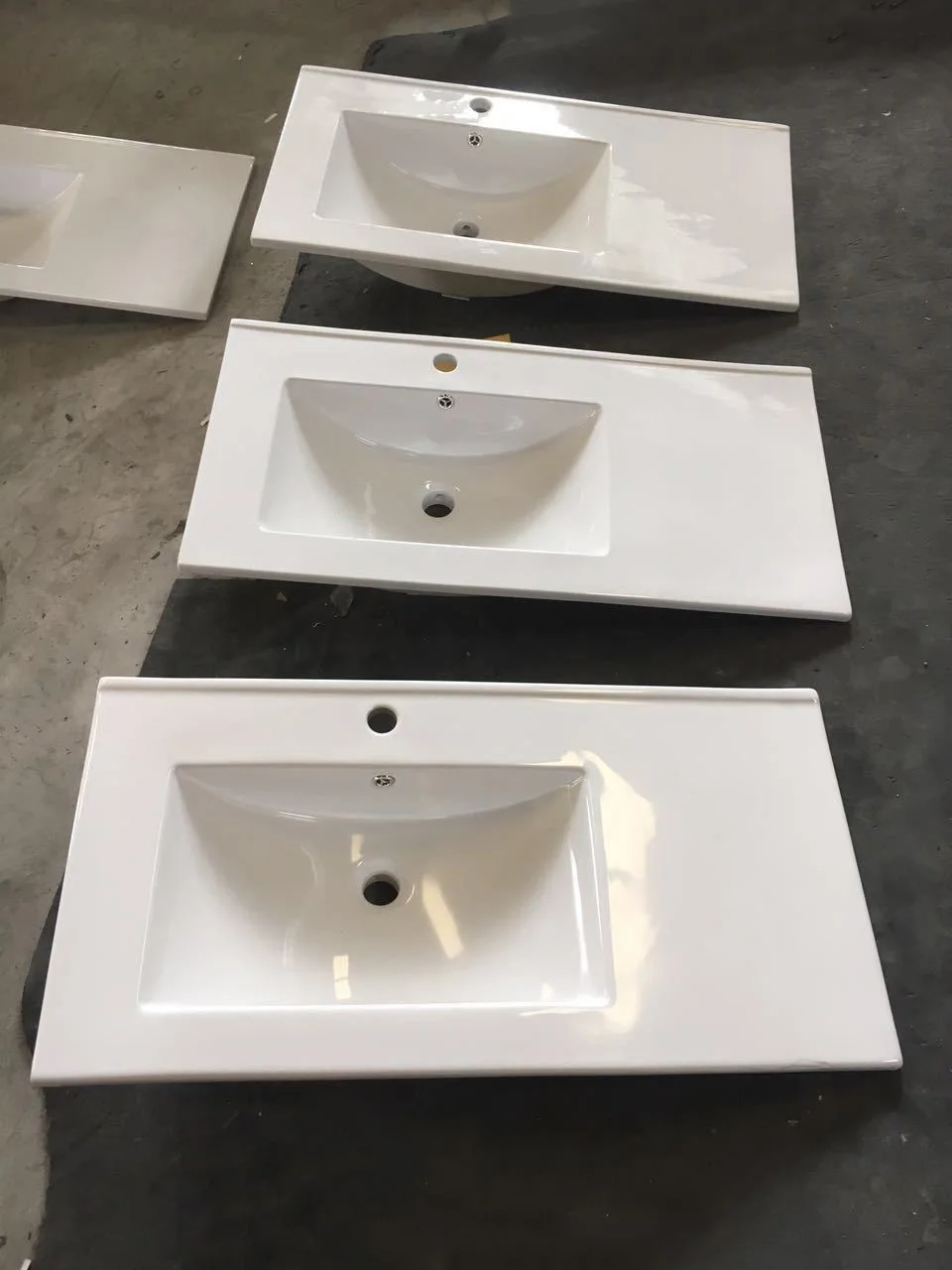 Custom BATHROOM DESIGN Pesuallas lavamanos con mueble blanco vanities cabinetry quartz countertop Umywalka vanitys basin sink