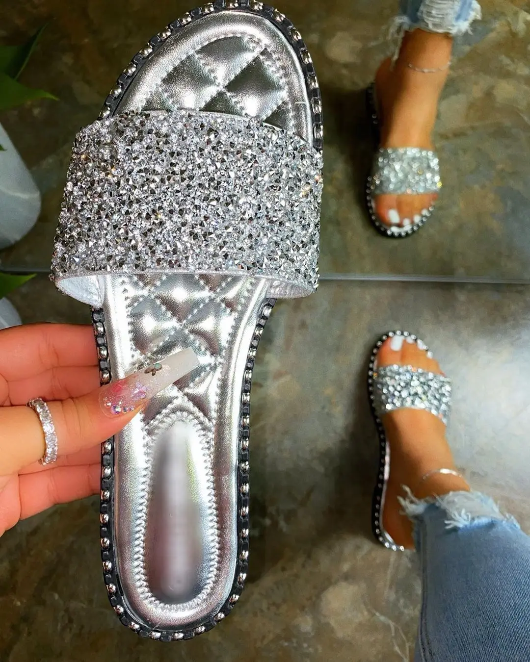 
Amazon INS Hot-Selling Women House Slippers Rhinestone Sequins One-Font Casual Flat Heel Ladies Sexy Slippers For Women 
