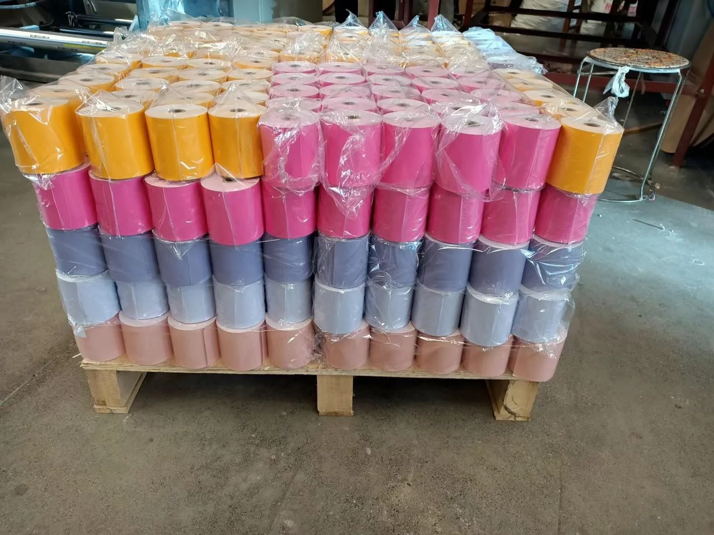 Spot Wholesale Self Adhesive Paper Sticker Barcode Label Waterproof Thermal Sticker Label Roll