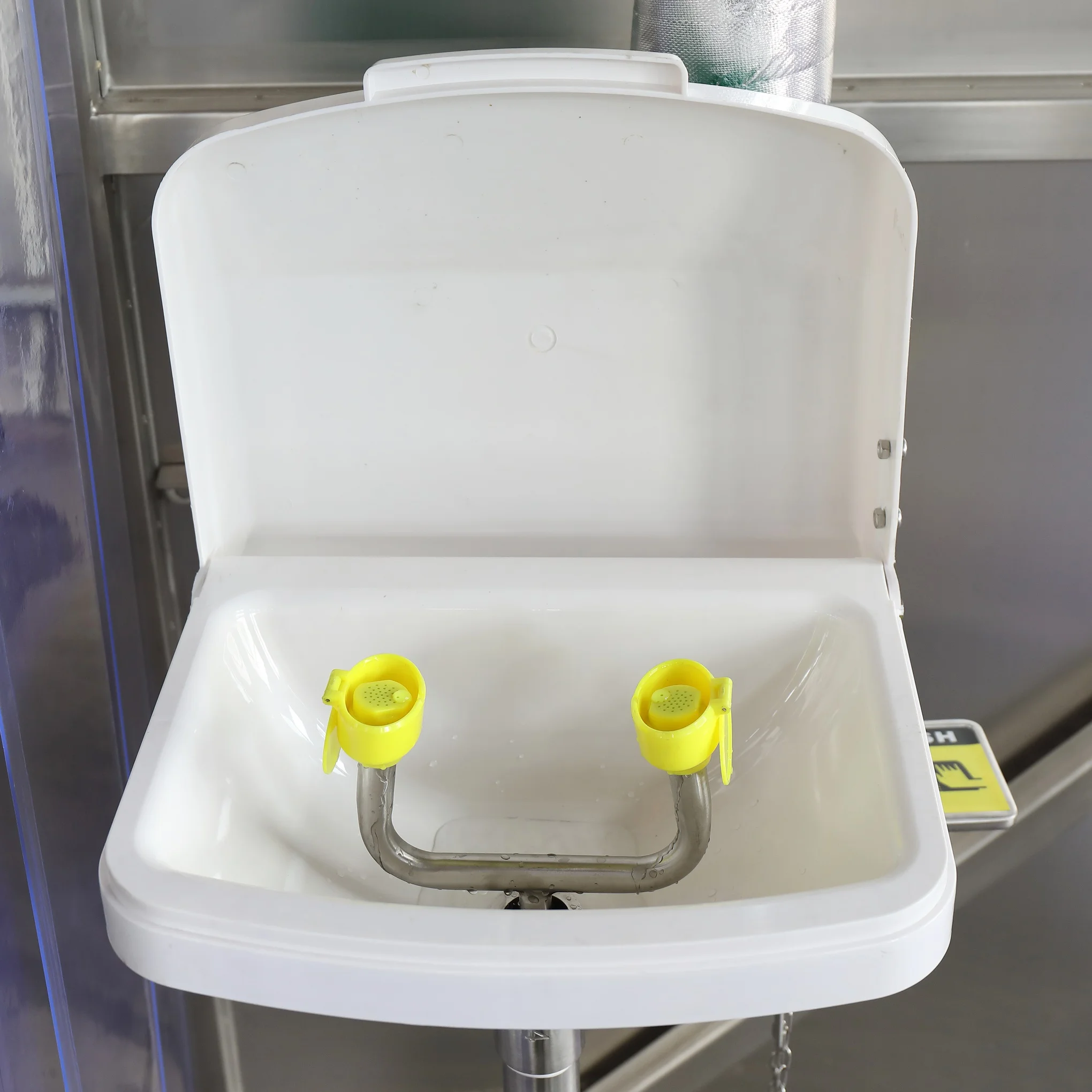 Tepid Water Safety Shower Room and Eye Wash Cabin