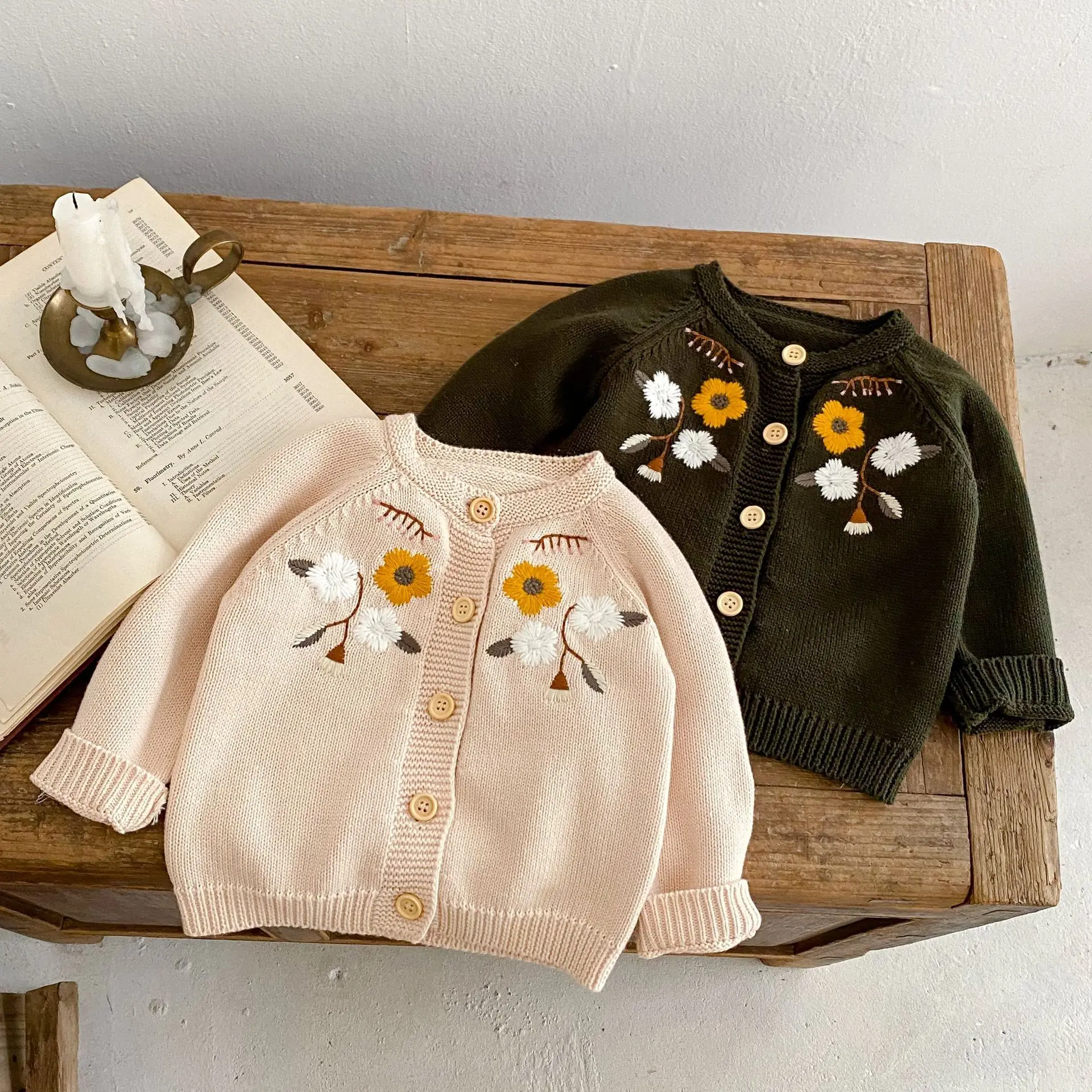 2022 New Autumn Boutiques Long Sleeve Toddler Girls Embroidery Flower 100% Cotton Cardigan Newborn Baby Knitted Sweater Clothing