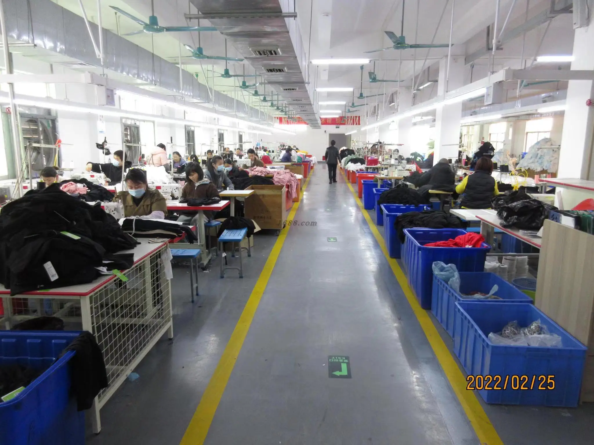 Custom Branded Outdoor Jacket New Style Windproof Jacket for Men Plus Size Winter Jacket 100% Polyester Print Pattern Knitted