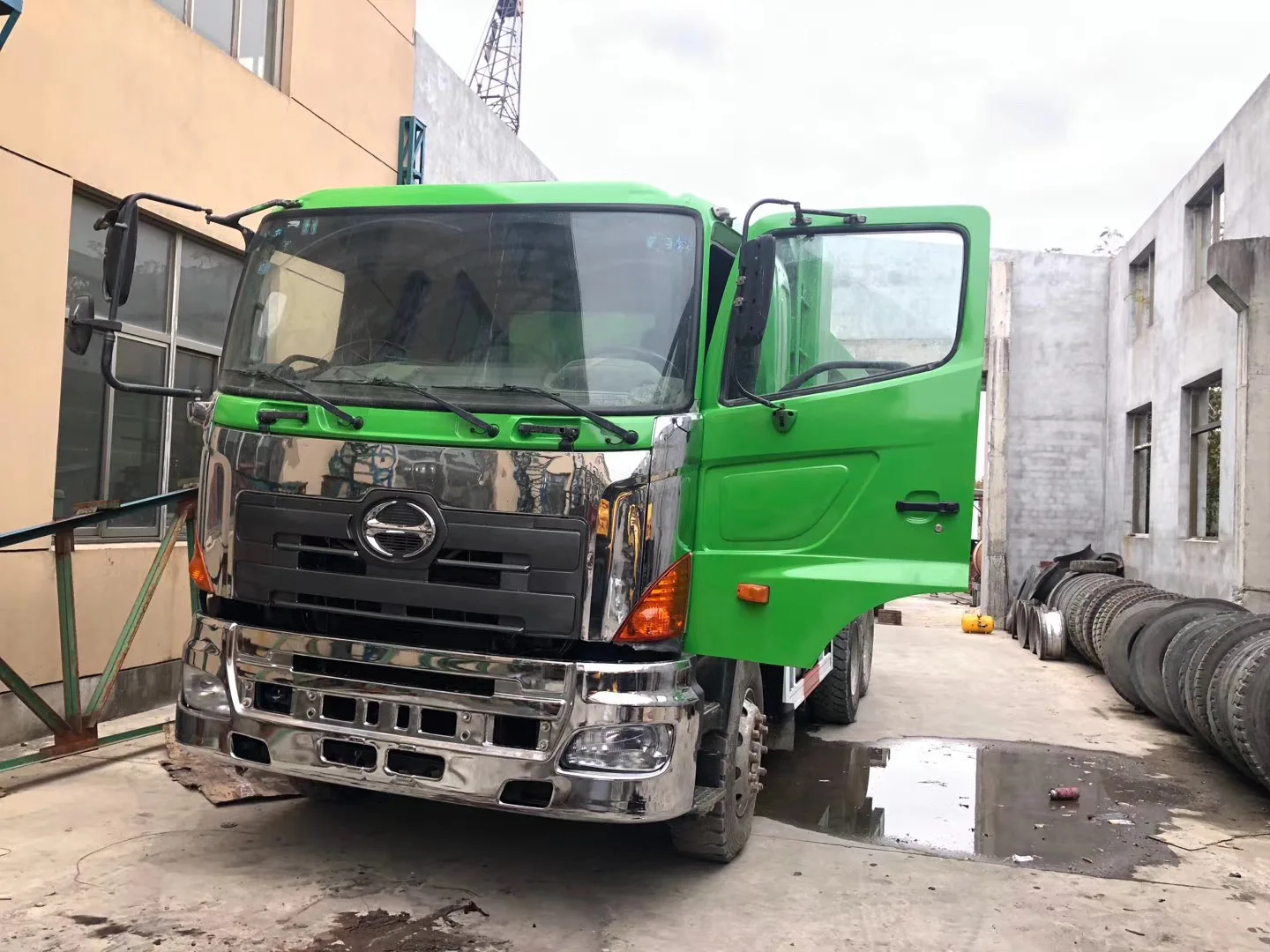 Б/у самосвал HINO 6x4 в сильном рабочем