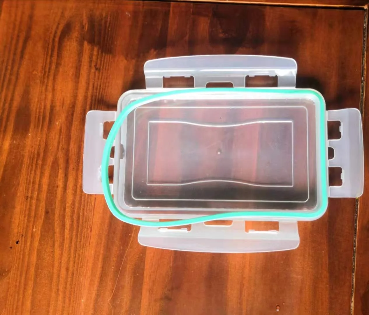 Custom Silicone Extrusions Manufactured Lock & Seal Containers gasket to Your Exact Specifications