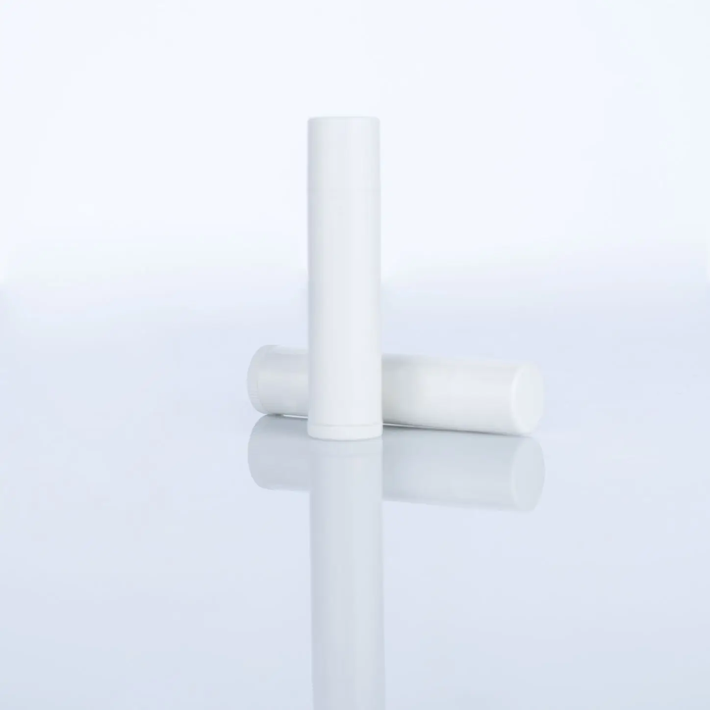 4.5g empty lip balm tubes transparent stick lip balm container Round Lipstick Plastic Material And Lipstick Cosmetic Type