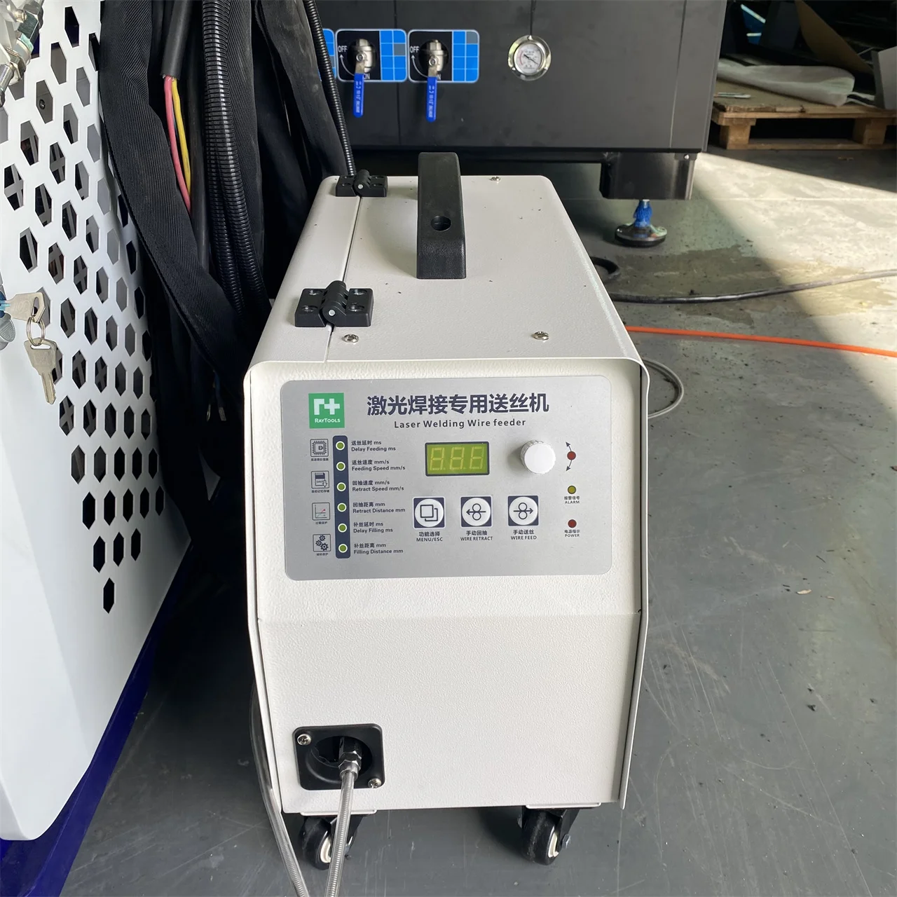 Multifunctional automatic 3000w Wholesale Laser welding Gun 3In1 Machine For Metal Welding And Cutting And Rust Removal 2KW 3kw