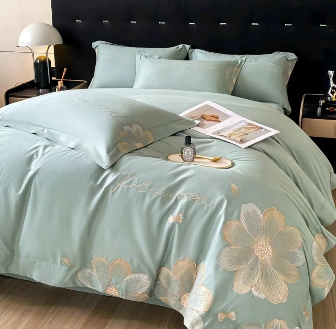 Hot sale designer comforter sets luxury 4 pieces thick protective warm winter coral velvet bed sheet winter bed sheets bedding