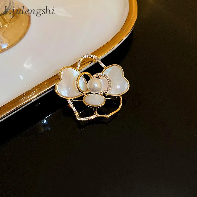 Gold Plated White Enamel Deer Pearl Open Heart Wheat Pearl Brooches Enamel Butterfly Wheat Ear Leaf Pearl Circle Brooch Pin