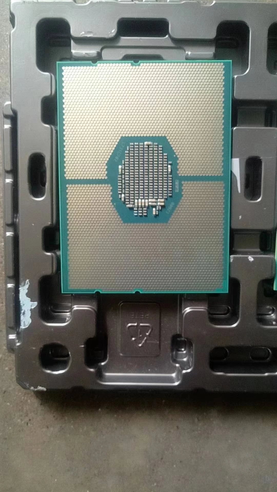 intel series servers cpu first or second generation Xeon  CPU Platinum  8276 28 cores 56 threads processor