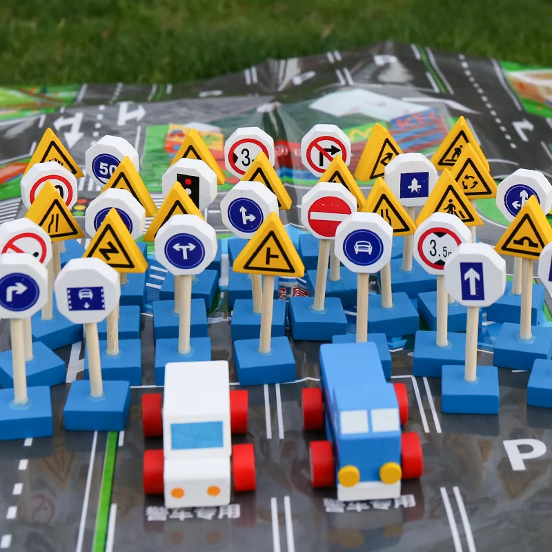 New Arrival 33 PCS Wooden Street Traffic Signs Parking Toys Set For Children Montessori Security Cognitive Educational Toy