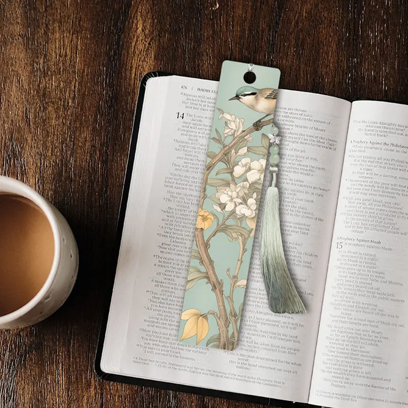 Paper bookmarks with customizable color prints are available for student books