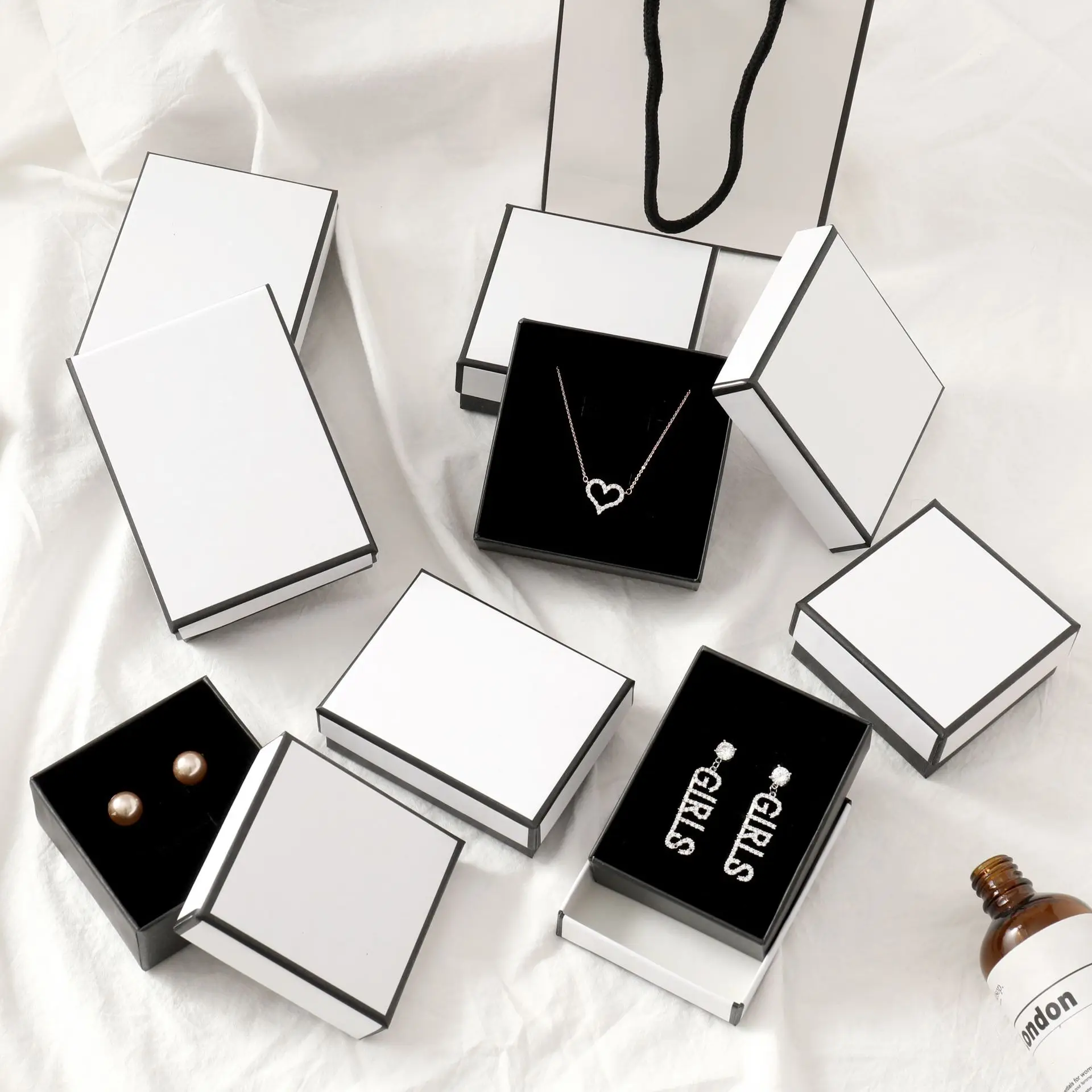 Tongxing Wholesale Jewelry Necklace Gift Box Custom Logo Cardboard Paper Fashion Luxury Branded Jewelry Gift Boxes Packaging