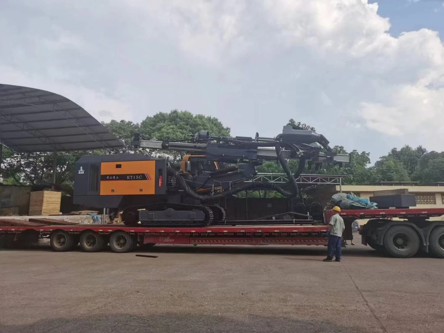 Kaishan KT15C 36m deep crawler Integrated DTH drill rig 298kw Diesel borehole rock rotary drill rig machine for open use