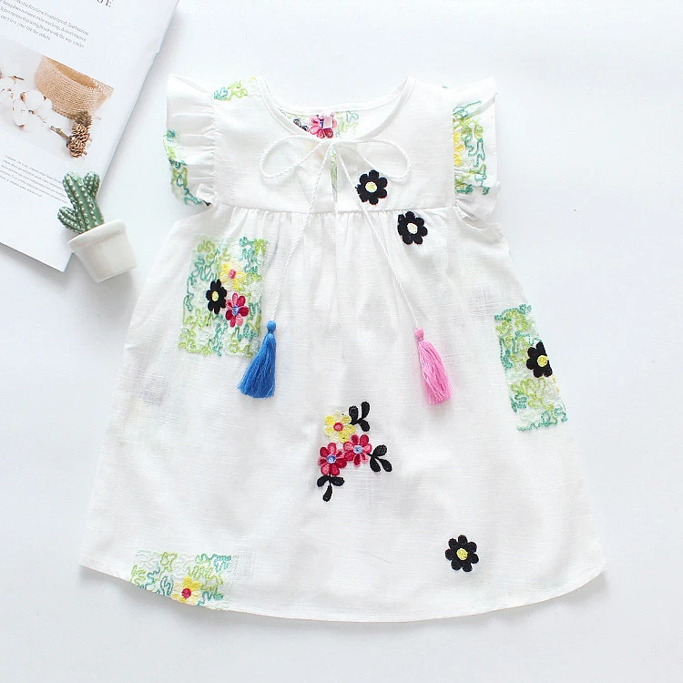 floral pattern white fashion designed small girls dress 2022 Amazon hot selling O-Neck country style smocked baby girls clothes