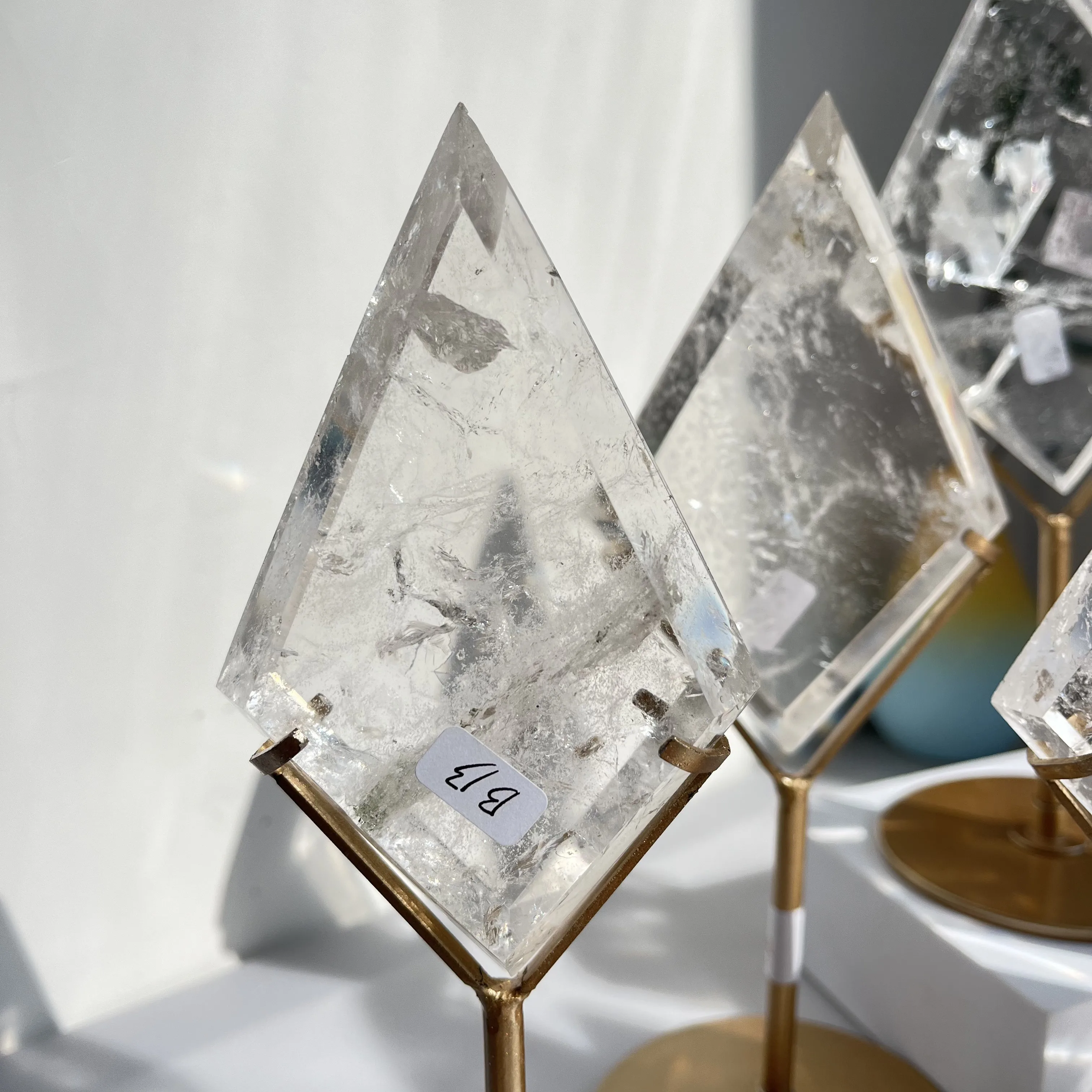 Hot Sale Clear Quartz Clear Crystal Stones Wholesale Natural Crystal Diamond Carving Clear Quartz Diamond For Decoration