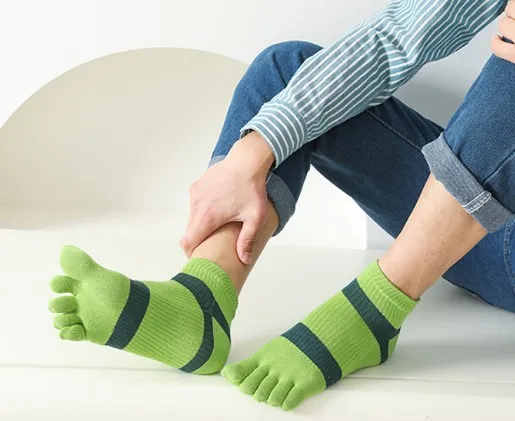 New Fashion Breathable Colorful Stripes Cotton Customized Men Five Toe Ankle Socks Sports Wholesale