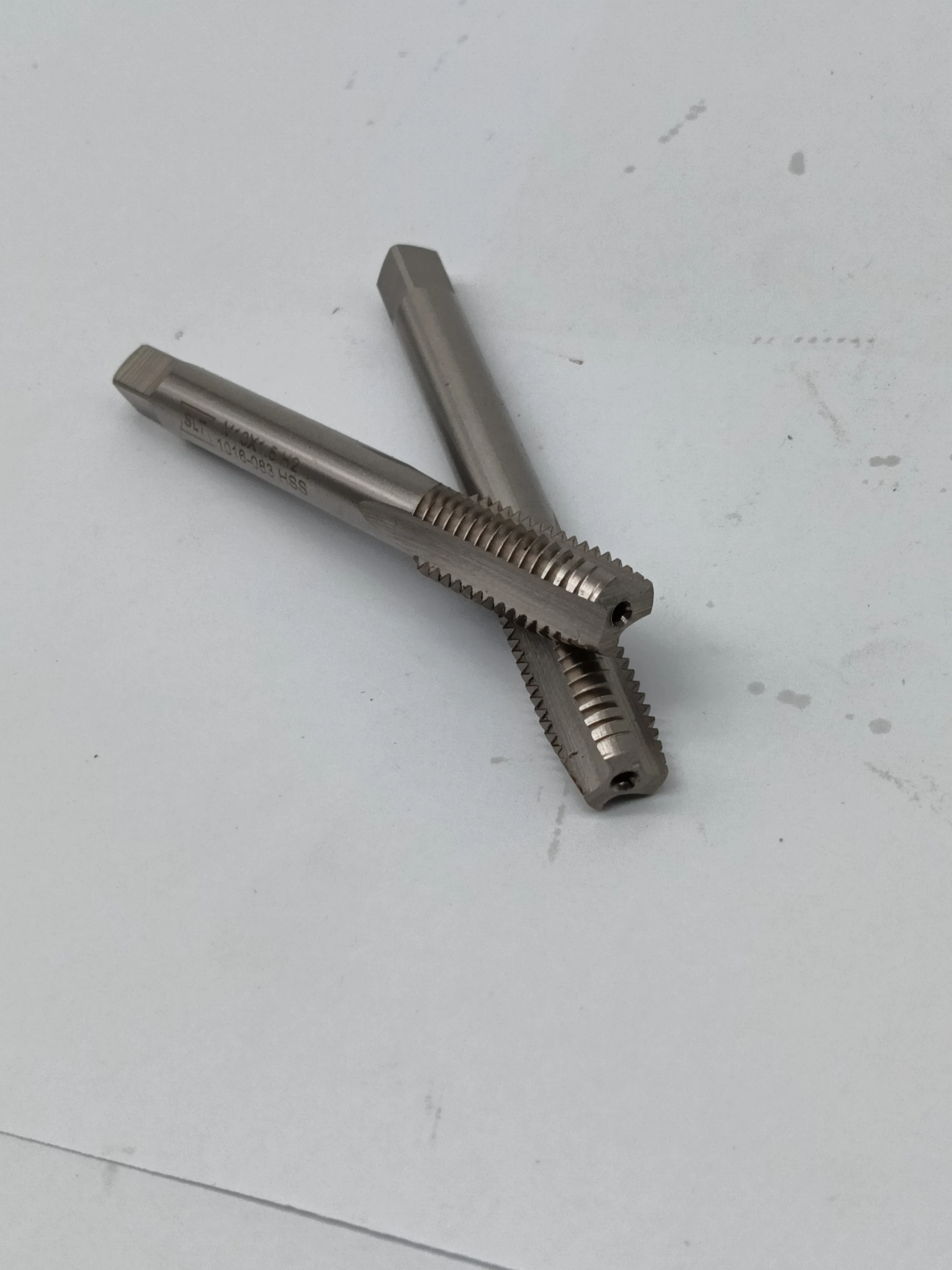 Competitive price good quality thread tools HSS straight thread screw taps