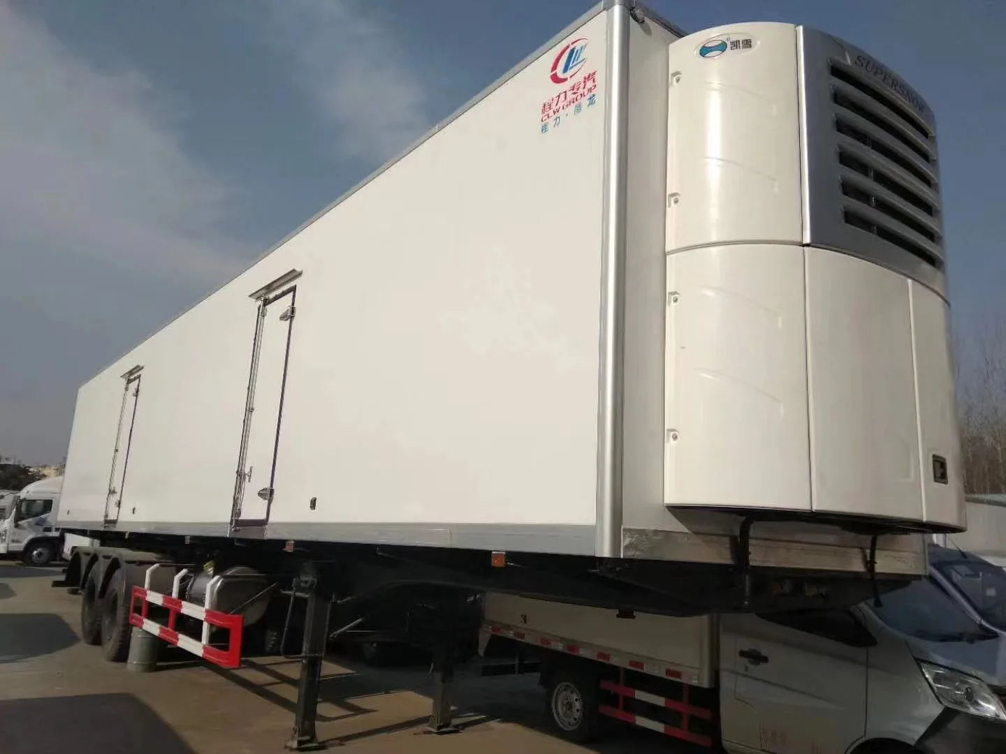 Factory Supplies 40ton American Type 3 Axles 53ft Refrigerated Container Trailer for Fruit Meat Seafood Ice Cream Cold Delivery